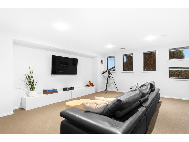 37 Emily Crescent, Point Cook VIC 3030