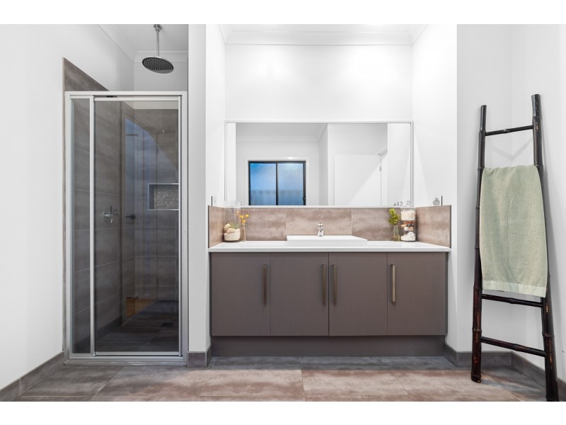 37 Emily Crescent, Point Cook VIC 3030