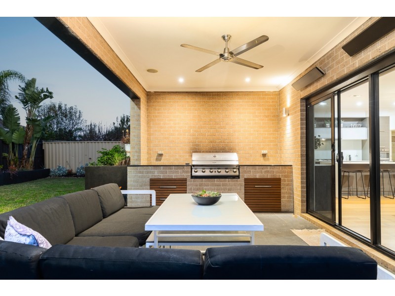 37 Emily Crescent, Point Cook VIC 3030