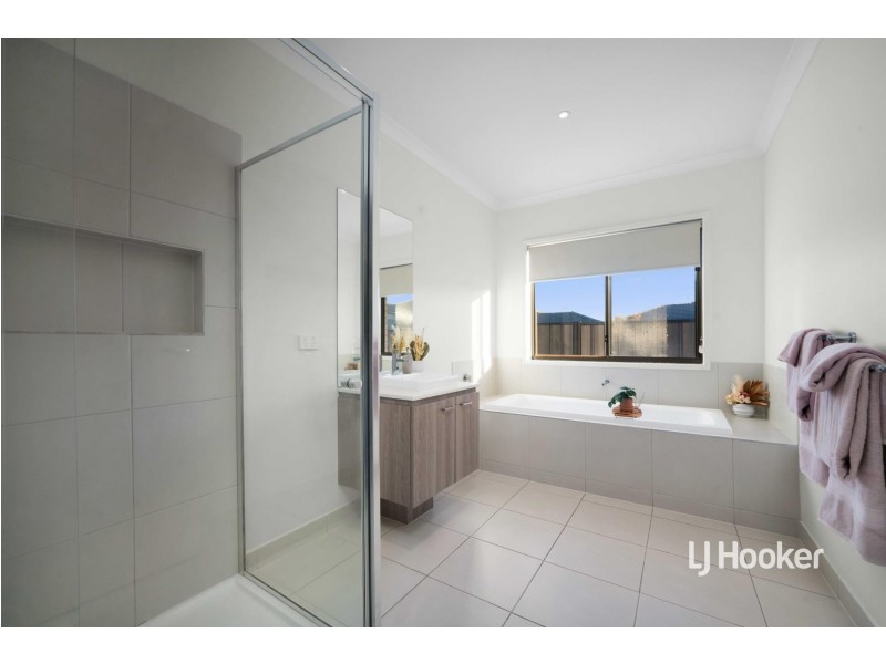 19 Chartwell Avenue, Truganina VIC 3029