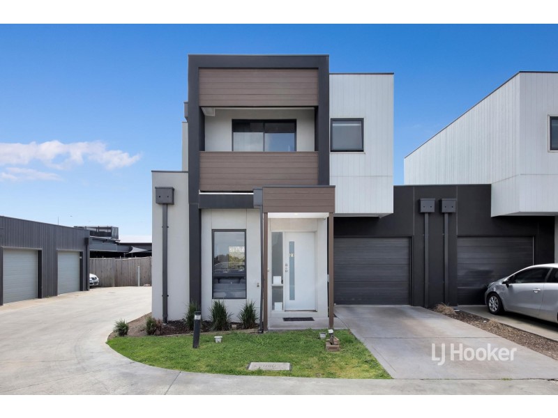 21/205 James Mirams Drive, Roxburgh Park VIC 3064