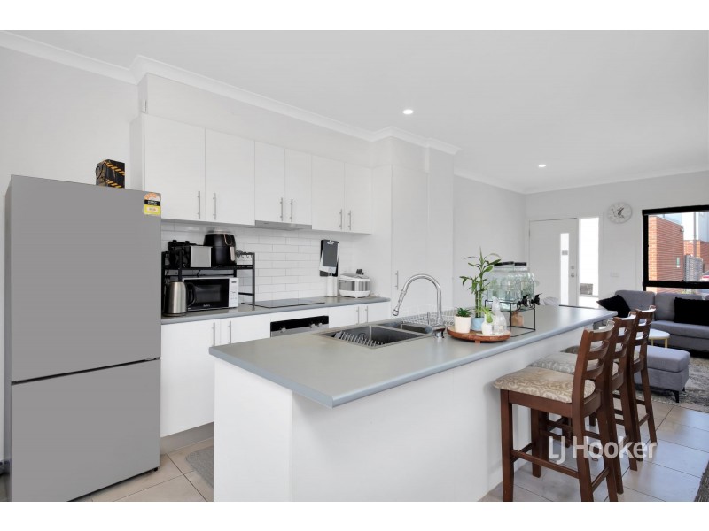 21/205 James Mirams Drive, Roxburgh Park VIC 3064