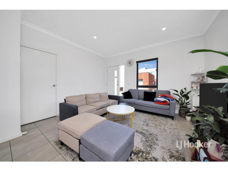 21/205 James Mirams Drive, Roxburgh Park VIC 3064