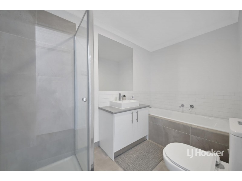 21/205 James Mirams Drive, Roxburgh Park VIC 3064