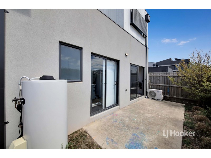 21/205 James Mirams Drive, Roxburgh Park VIC 3064