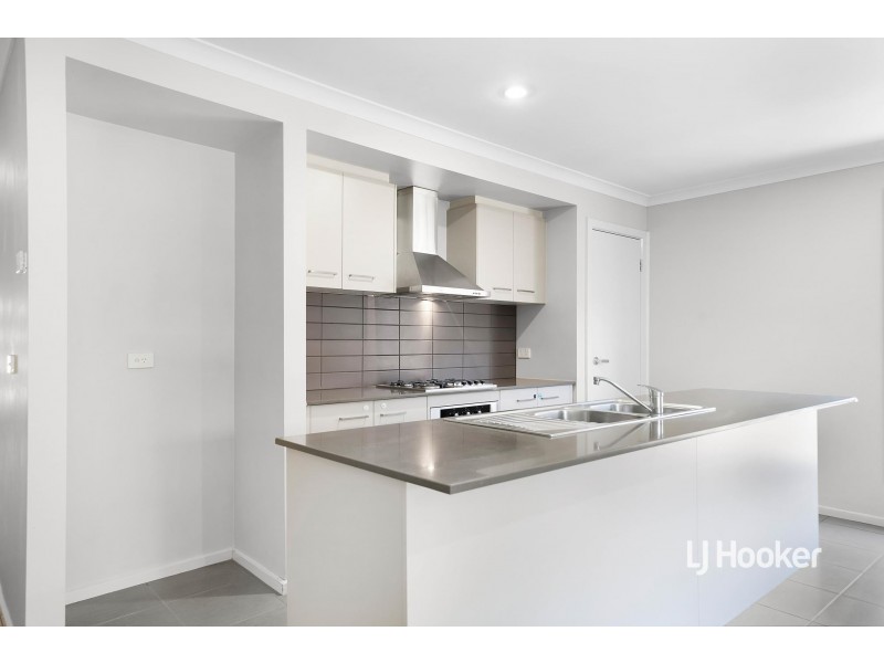 23 Bolivar Esplanade, Truganina VIC 3029