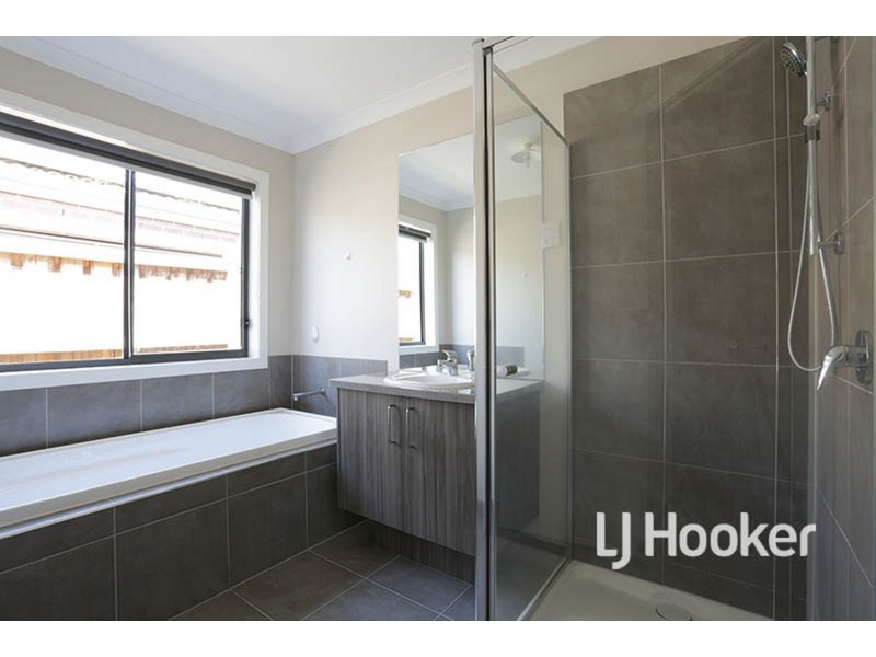 11 Tiarella Street, Point Cook VIC 3030