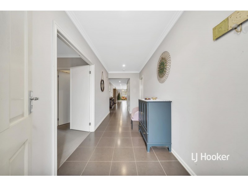 6 Whitecaps Avenue, Point Cook VIC 3030