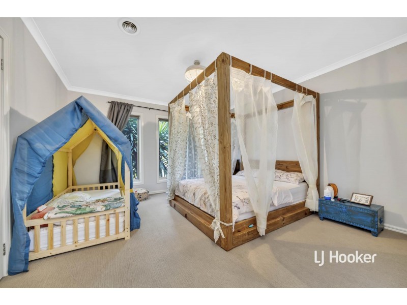 6 Whitecaps Avenue, Point Cook VIC 3030