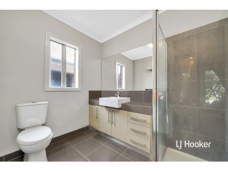 6 Whitecaps Avenue, Point Cook VIC 3030