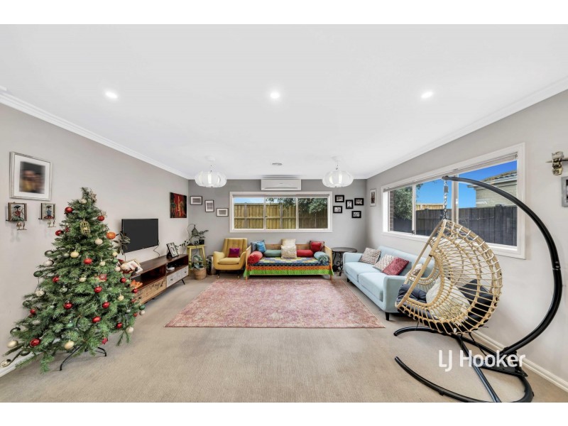 6 Whitecaps Avenue, Point Cook VIC 3030