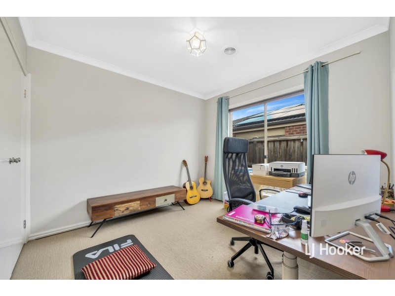 6 Whitecaps Avenue, Point Cook VIC 3030