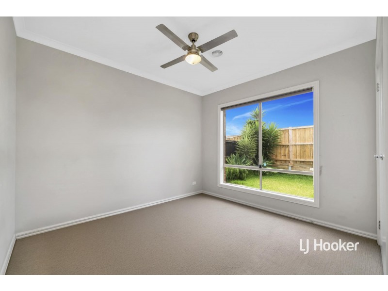 6 Whitecaps Avenue, Point Cook VIC 3030