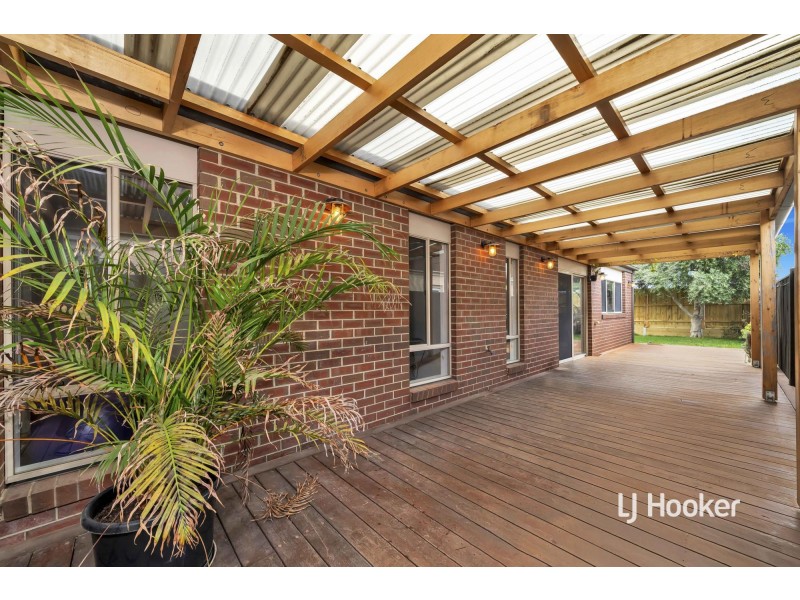 6 Whitecaps Avenue, Point Cook VIC 3030