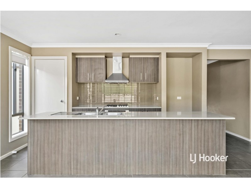 11 Custodian Way, Truganina VIC 3029