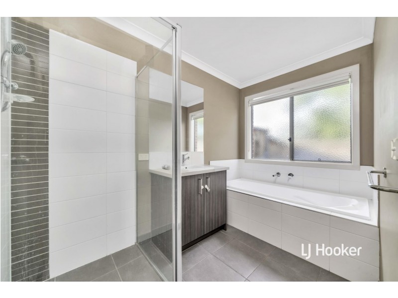 11 Custodian Way, Truganina VIC 3029