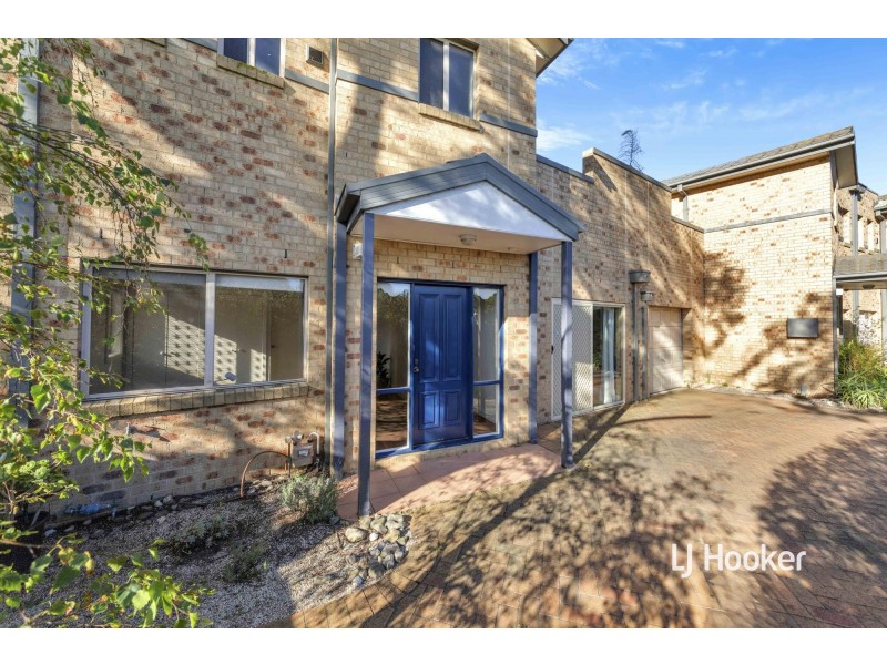 1/2 Lakeside Drive, Sanctuary Lakes VIC 3030