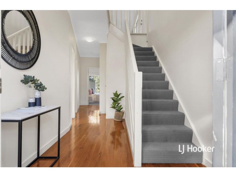 1/2 Lakeside Drive, Sanctuary Lakes VIC 3030