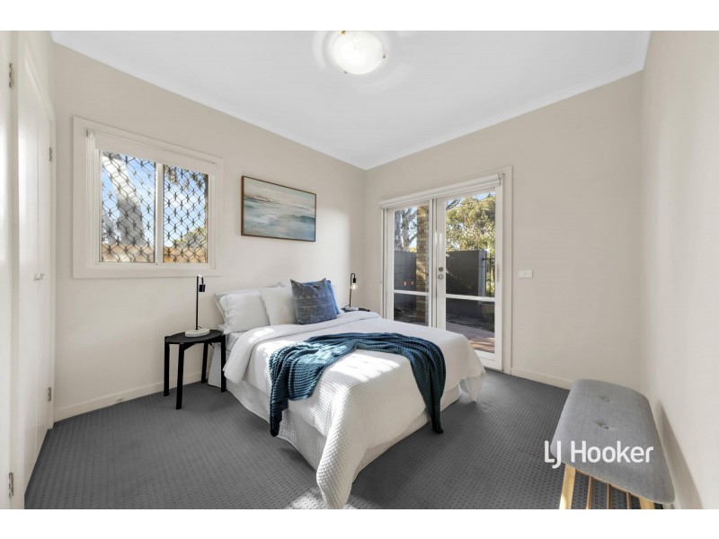1/2 Lakeside Drive, Sanctuary Lakes VIC 3030