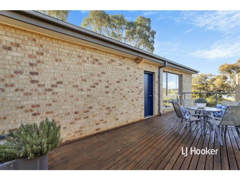 1/2 Lakeside Drive, Sanctuary Lakes VIC 3030
