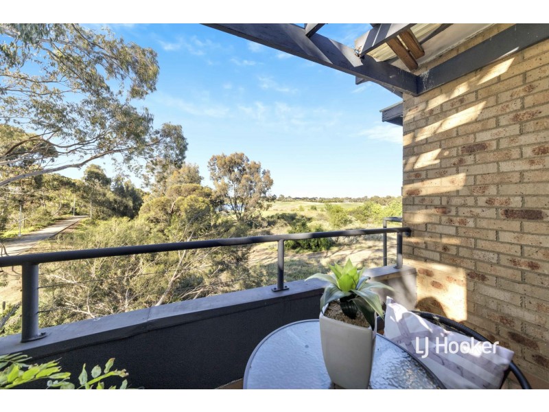 1/2 Lakeside Drive, Sanctuary Lakes VIC 3030