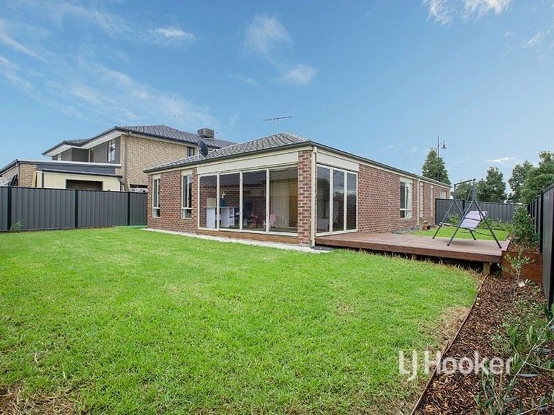 101 Tom Roberts Parade, Point Cook VIC 3030