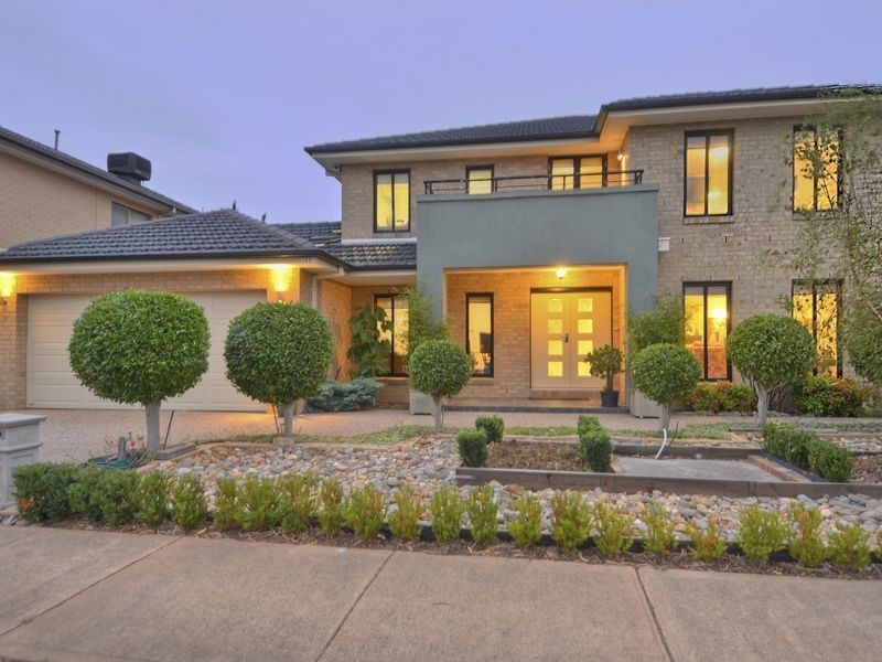 11 Bayside Drive, Sanctuary Lakes VIC 3030