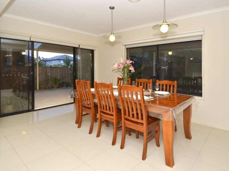 11 Bayside Drive, Sanctuary Lakes VIC 3030