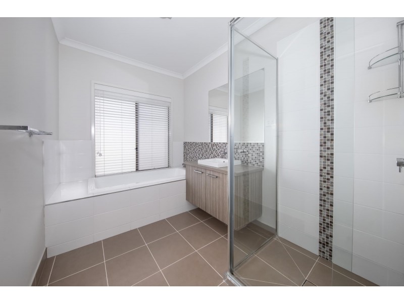 21 Seagull Grove, Point Cook VIC 3030