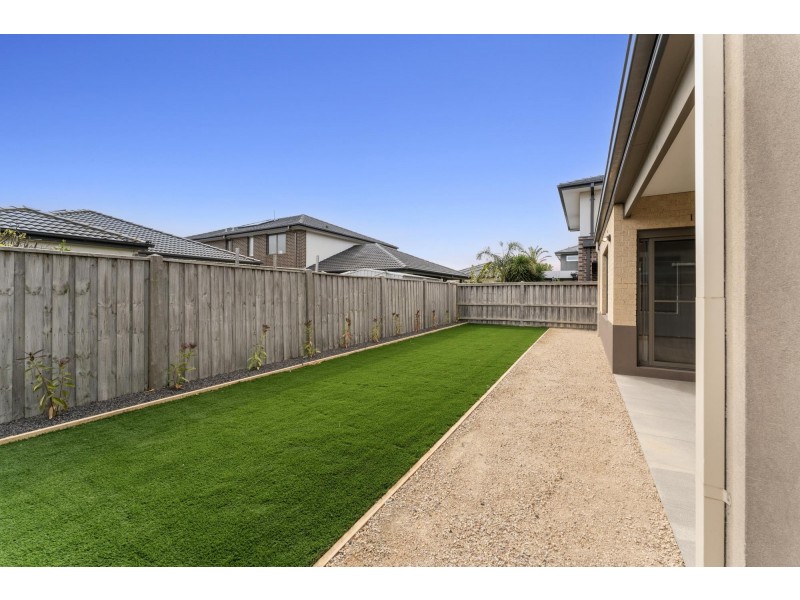 21 Seagull Grove, Point Cook VIC 3030