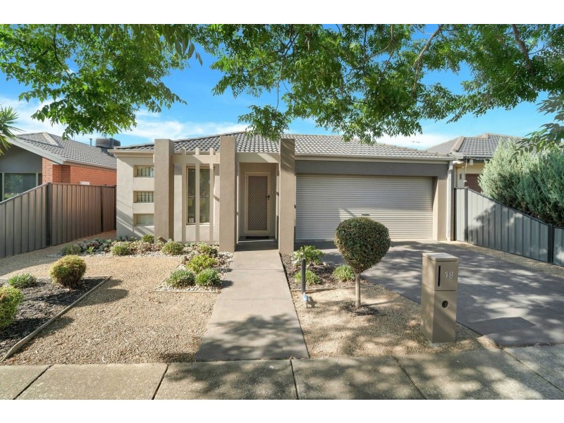 18 Malaga Street, Point Cook VIC 3030
