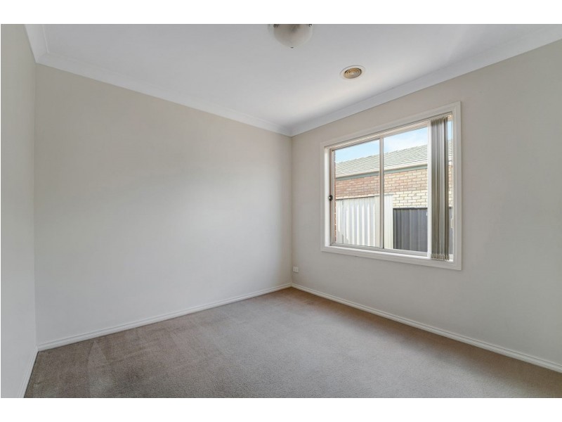 18 Malaga Street, Point Cook VIC 3030