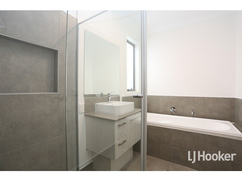 16 Karachi Avenue, Tarneit VIC 3029