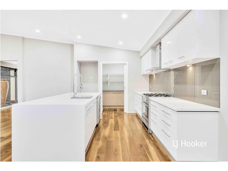 18 Boathaven Road, Point Cook VIC 3030