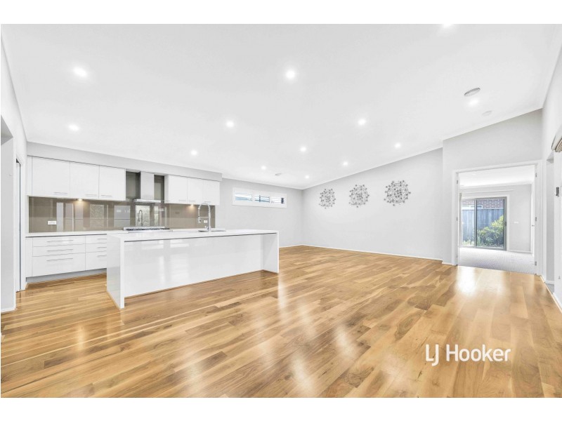 18 Boathaven Road, Point Cook VIC 3030