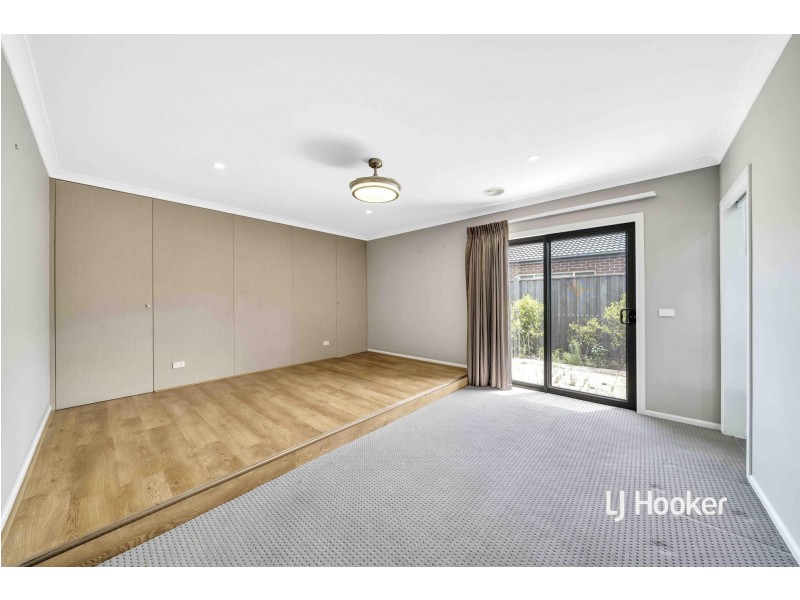 18 Boathaven Road, Point Cook VIC 3030