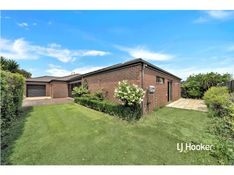 18 Boathaven Road, Point Cook VIC 3030