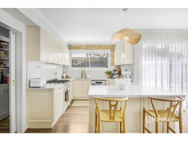 29 Lakeside Drive, Sanctuary Lakes VIC 3030