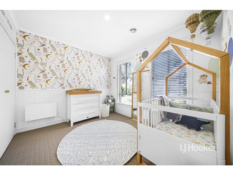 29 Lakeside Drive, Sanctuary Lakes VIC 3030