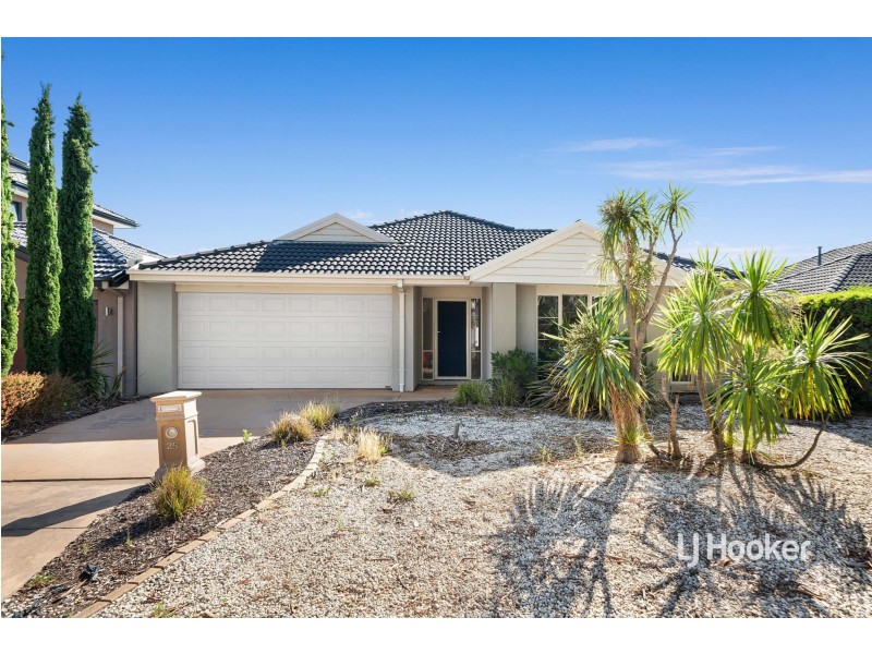 25 Manhattan Close, Sanctuary Lakes VIC 3030