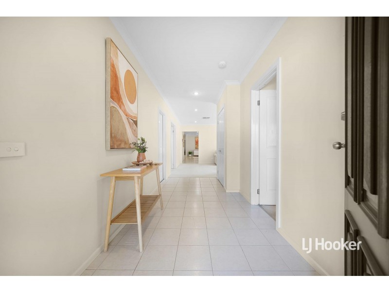 25 Manhattan Close, Sanctuary Lakes VIC 3030
