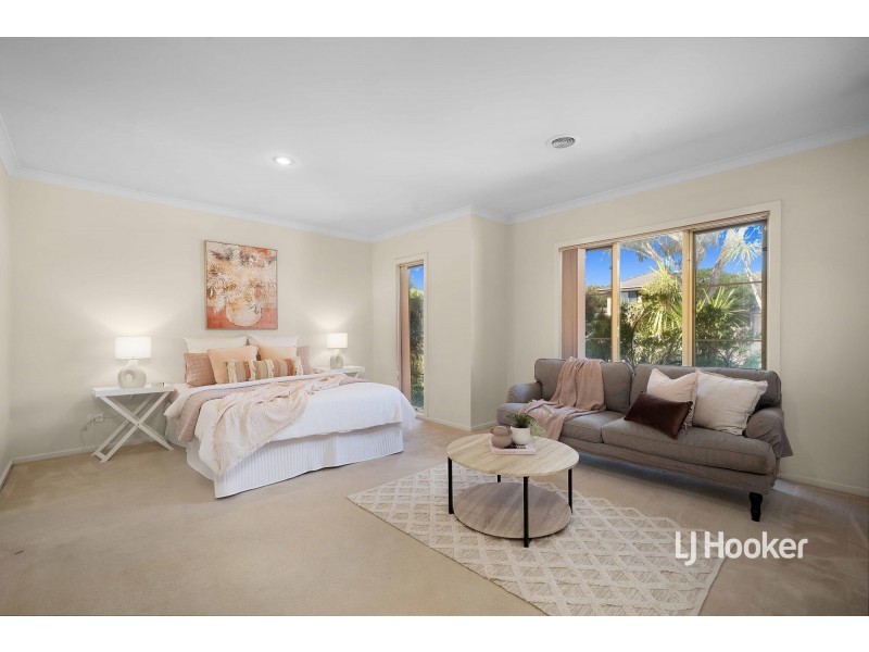 25 Manhattan Close, Sanctuary Lakes VIC 3030