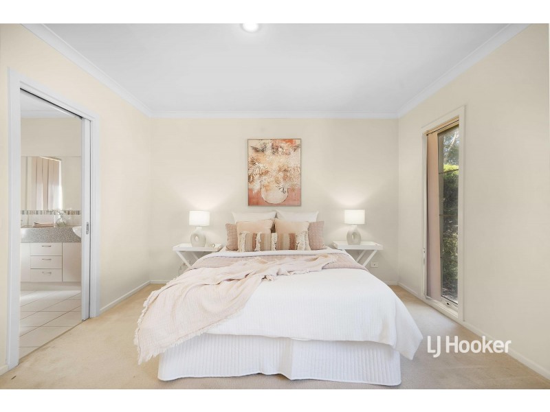 25 Manhattan Close, Sanctuary Lakes VIC 3030