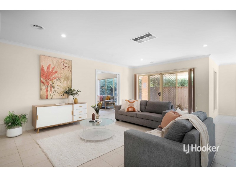 25 Manhattan Close, Sanctuary Lakes VIC 3030