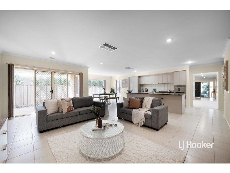 25 Manhattan Close, Sanctuary Lakes VIC 3030