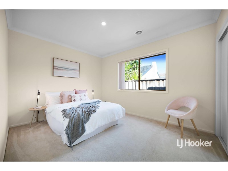 25 Manhattan Close, Sanctuary Lakes VIC 3030