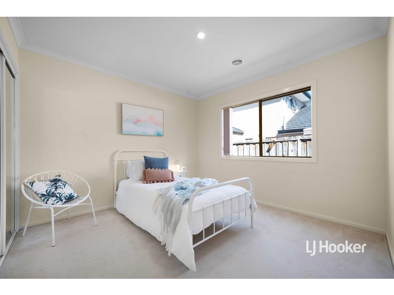 25 Manhattan Close, Sanctuary Lakes VIC 3030