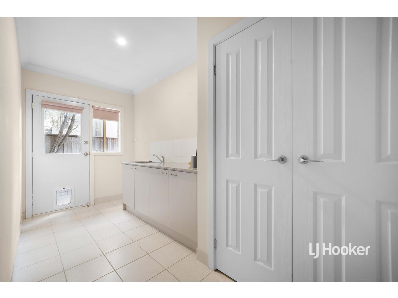 25 Manhattan Close, Sanctuary Lakes VIC 3030