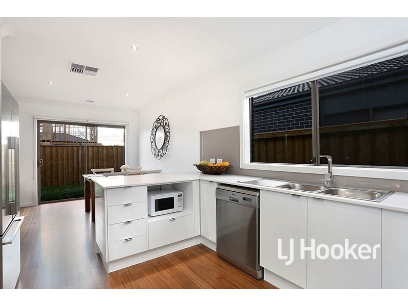 15 Sissinghurst Street, Truganina VIC 3029