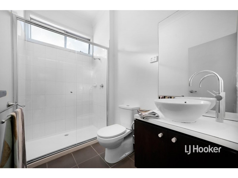 2/45 Tom Roberts Parade, Point Cook VIC 3030